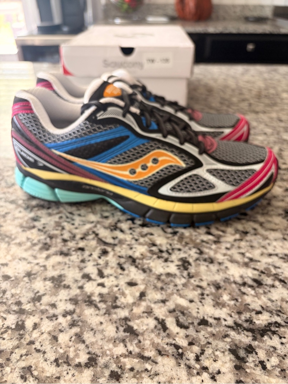 Saucony Women’s 11.5/ Men’s 10 Progrid Guide 7 Tennis Shoes